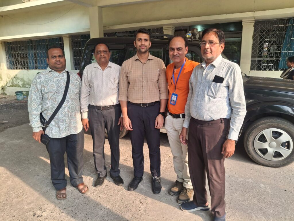 नेपाल में अंतरराष्ट्रीय पत्रकारिता सम्मान से नवाजे गए रायगढ़ जिले के पत्रकारों ने कलेक्टर मयंक चतुर्वेदी से की सौजन्य भेंट 1 IMG 20260421 WA0018